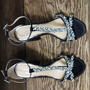 Used- Carver Heal by Badgly Mishka 👠